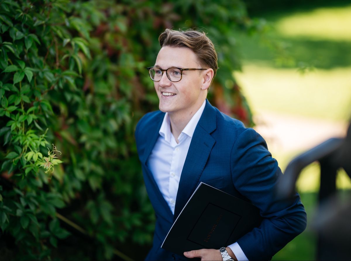 Portrett av eiendomsmeglerfullmektig Elias Nilsen