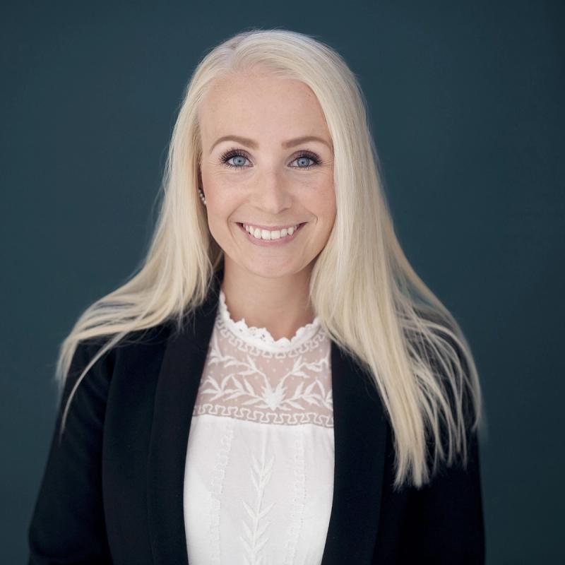 Portrett av eiendomsmegler Caroline Leirflaten