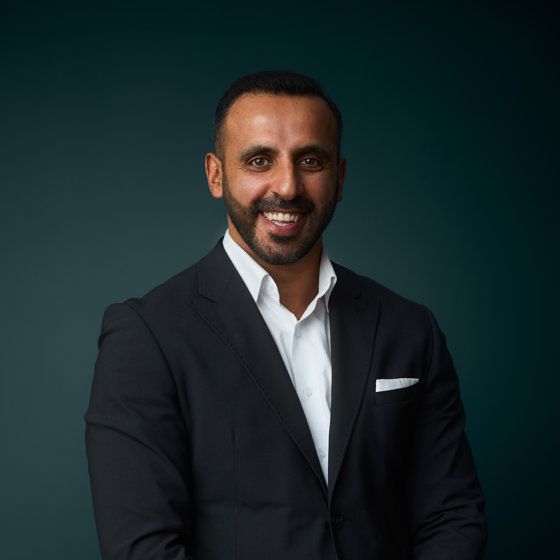 Portrett av eiendomsmegler Ali Aftab Inayat