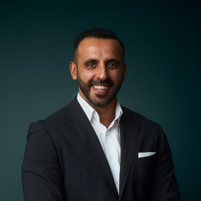 Portrett av eiendomsmegler Ali Aftab Inayat