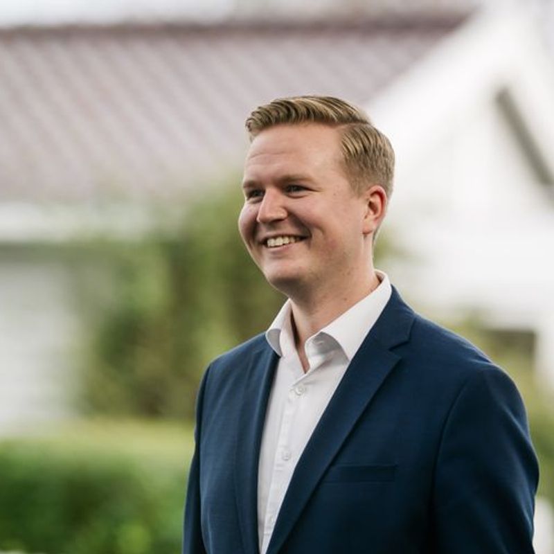 Portrett av eiendomsmegler Håvard Haugstulen