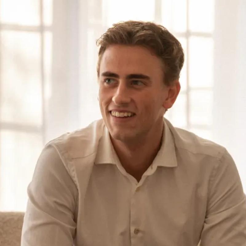 Portrett av eiendomsmeglerfullmektig Oliver Aamot