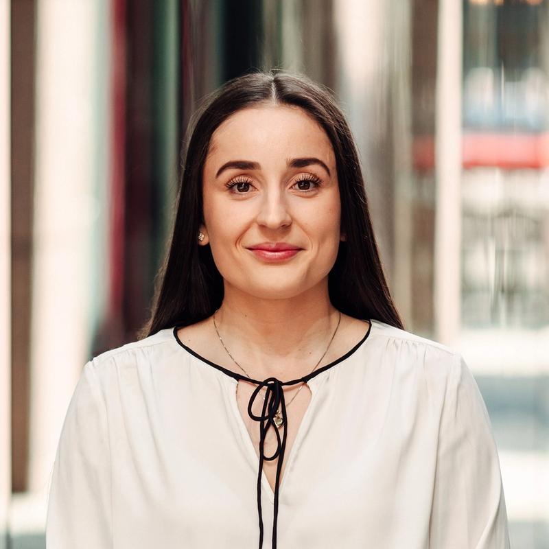Portrett av eiendomsmeglerfullmektig Therese Andreassen