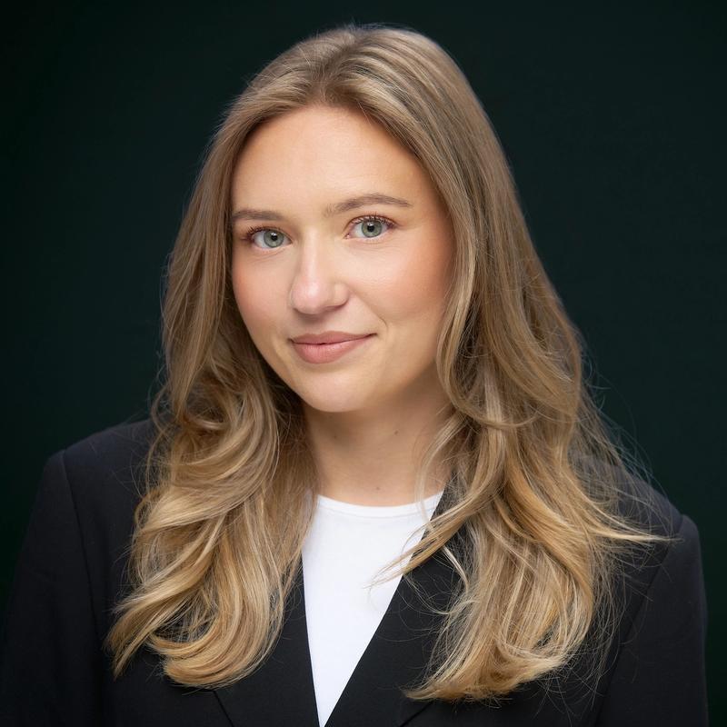 Portrett av eiendomsmeglerfullmektig Thea Osnes Johannesen