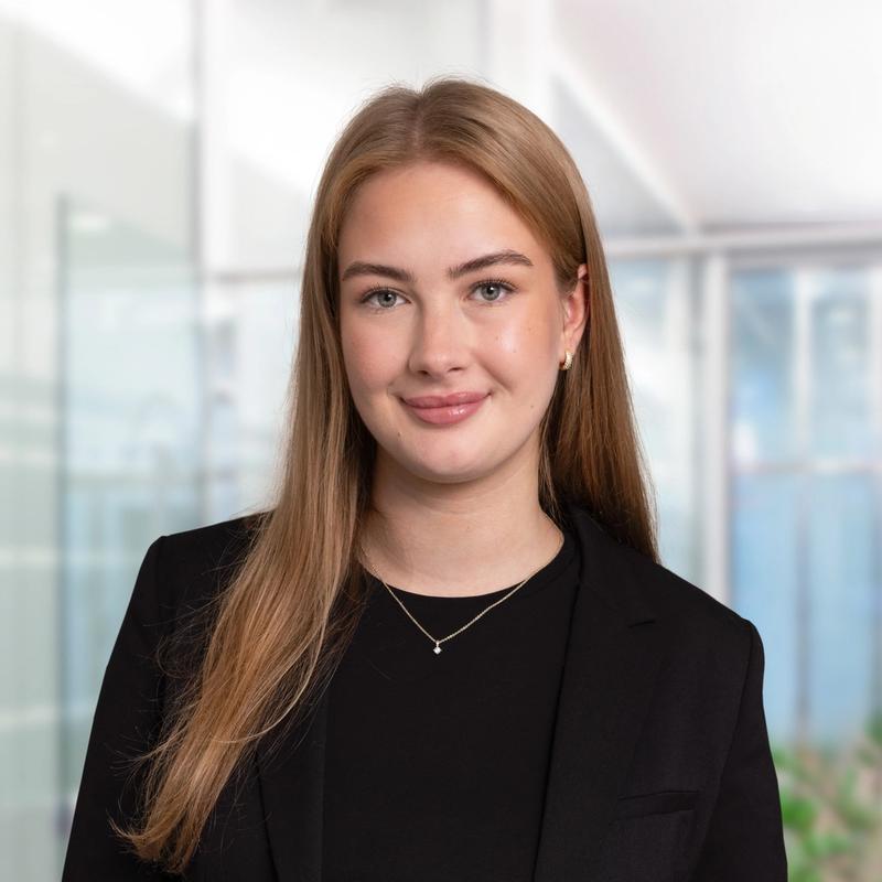 Portrett av eiendomsmeglerfullmektig Emilie Bertine Naasen