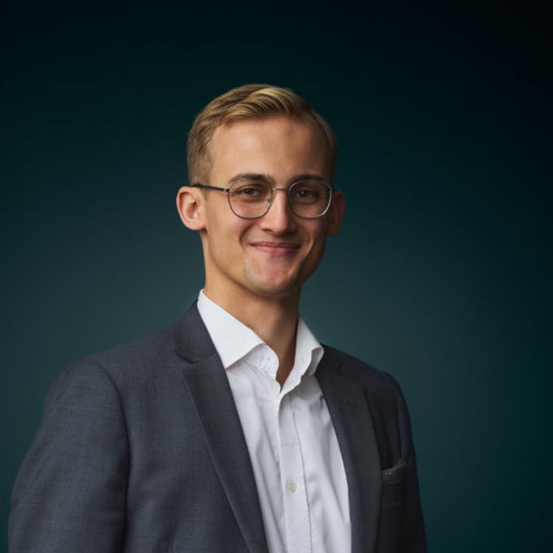 Portrett av eiendomsmeglerfullmektig Bastian Bjerrum