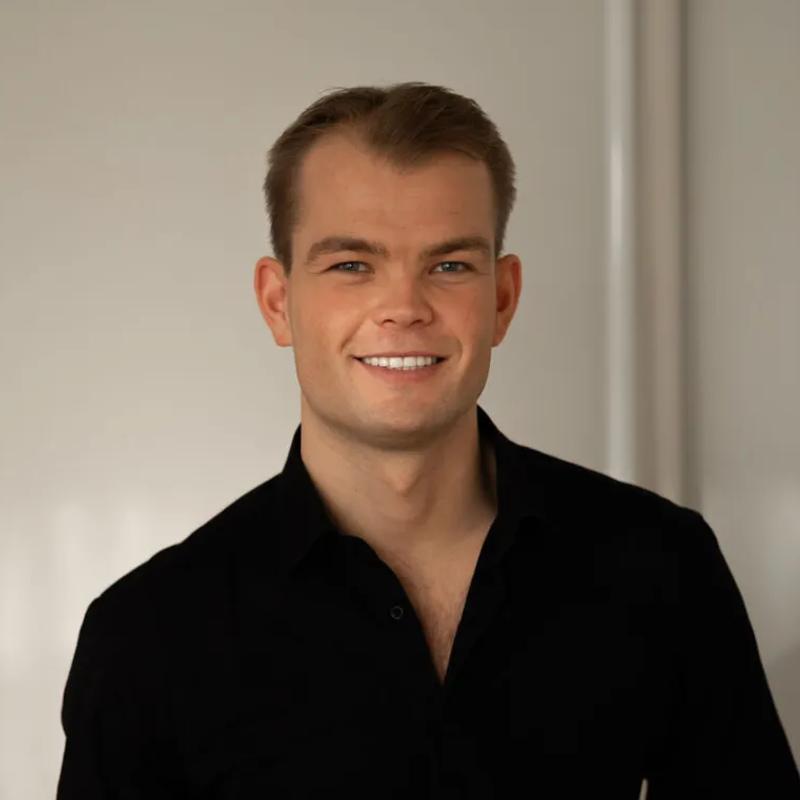 Portrett av eiendomsmeglerfullmektig Magnus Bekken