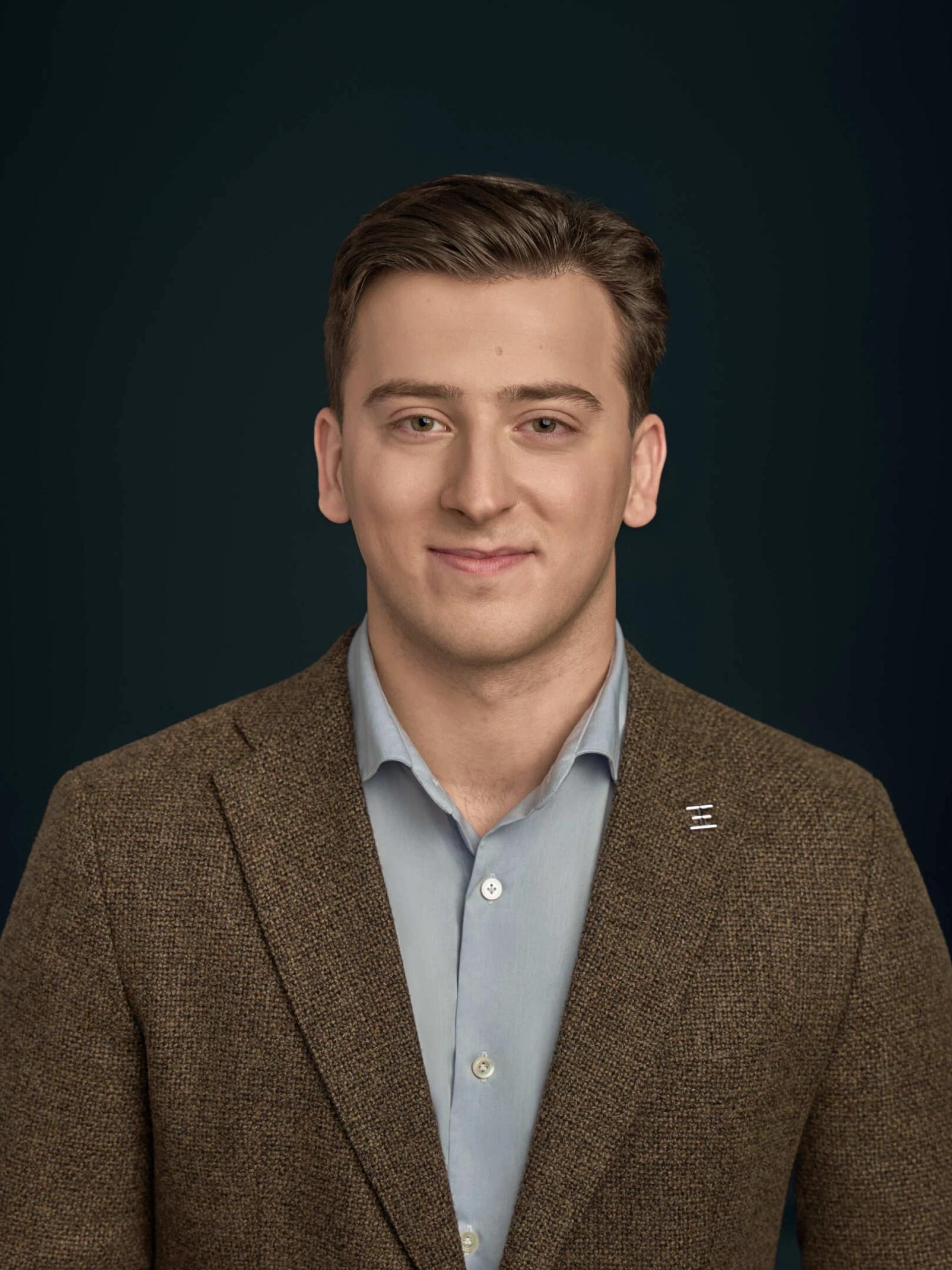 Portrett av eiendomsmeglerfullmektig Ajdin Sarajlija