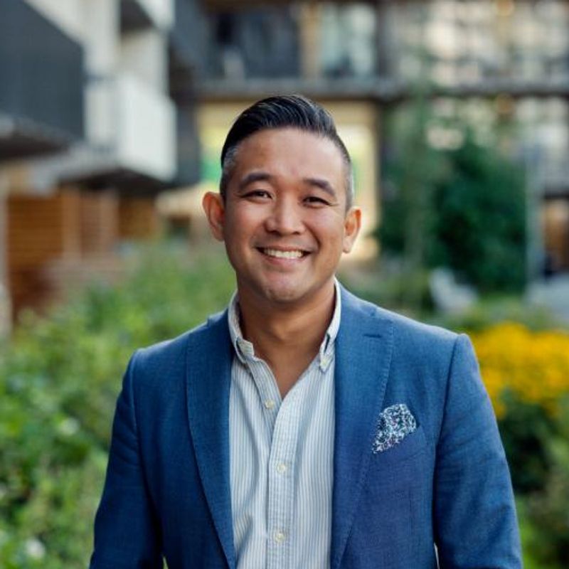 Portrett av eiendomsmegler Hung C. Nguyen