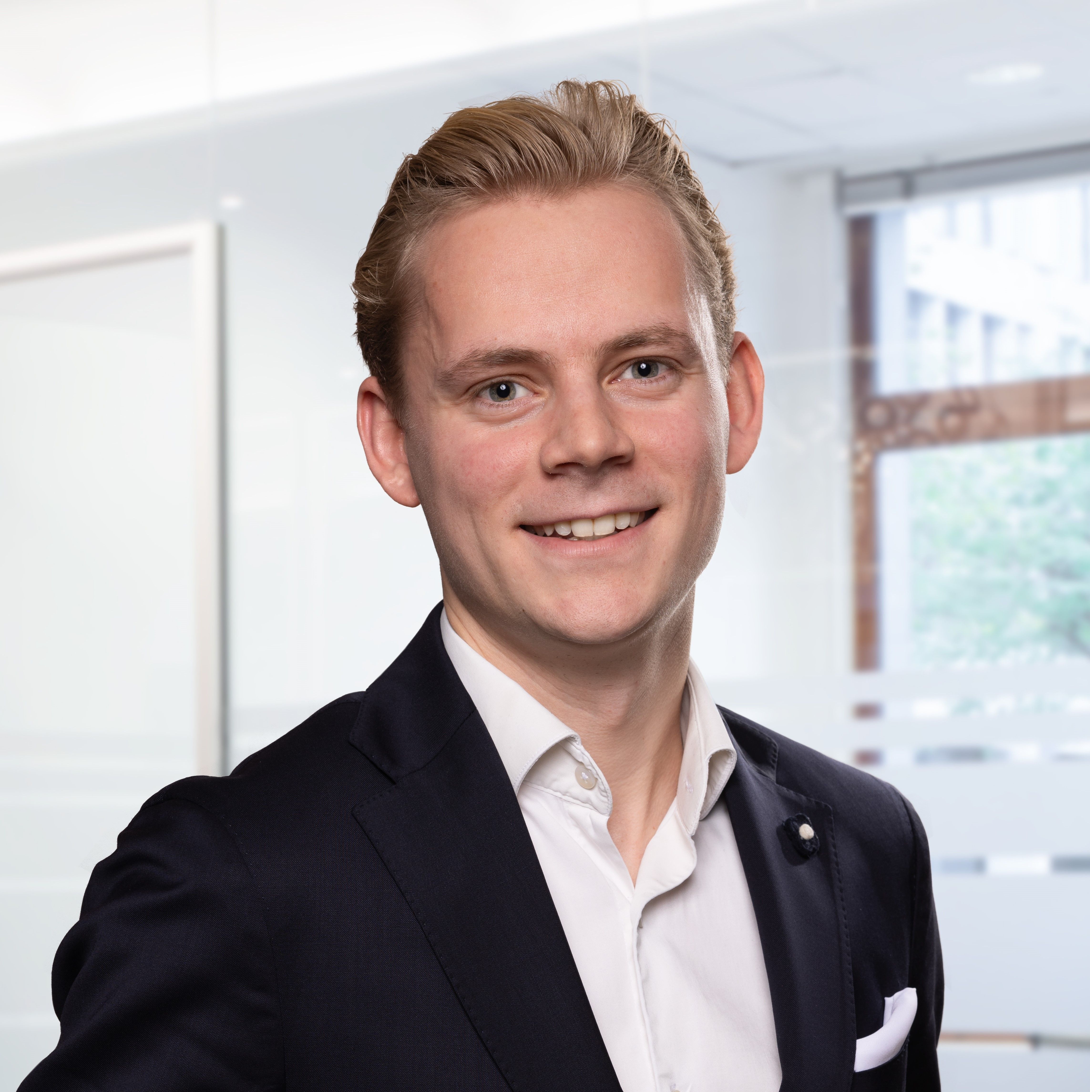 Portrett av eiendomsmegler Oliver Pettersen