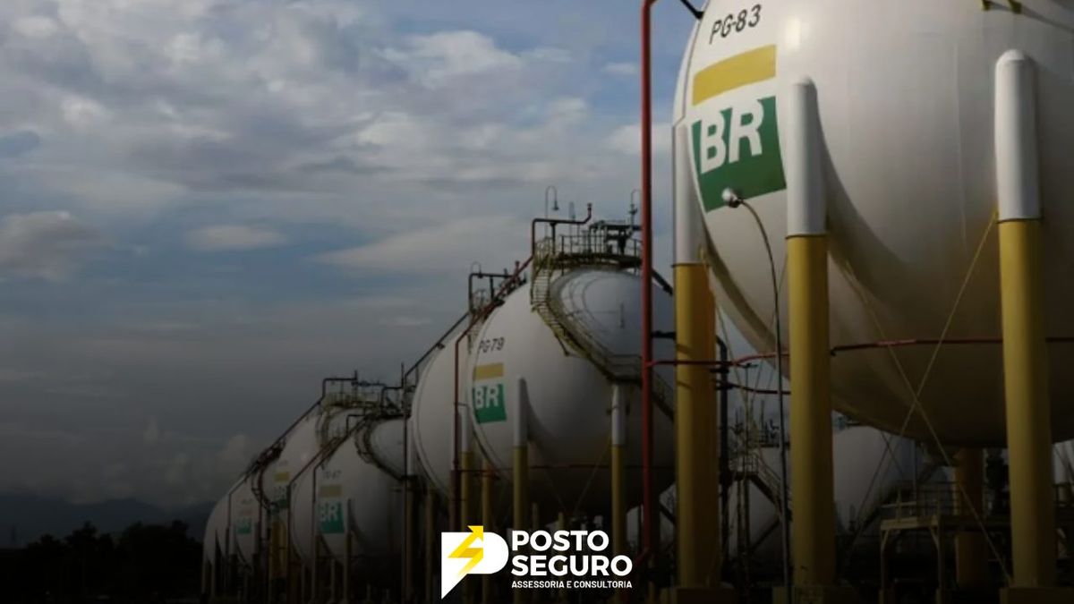 Tentando equilibrar: Petrobras mantém gasolina sem reajuste por 172 dias