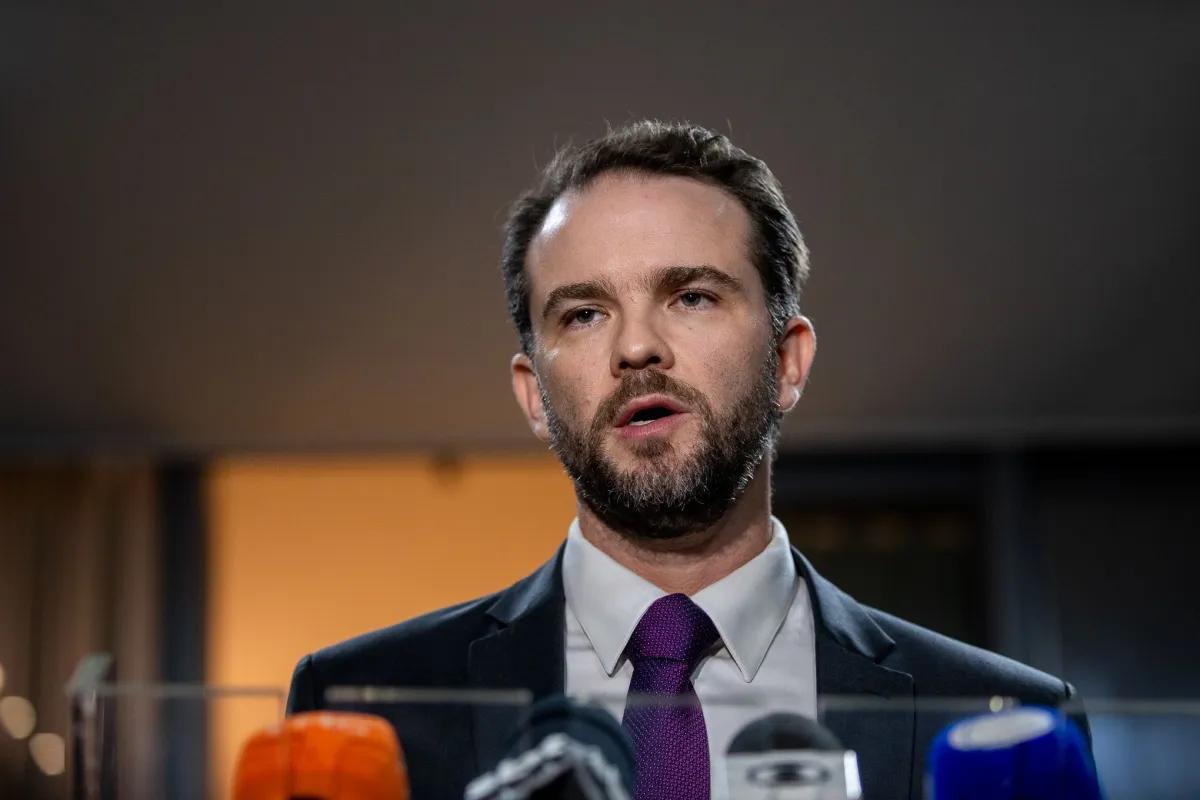 Governo retirará subsídio da gasolina na próxima semana, diz Durigan