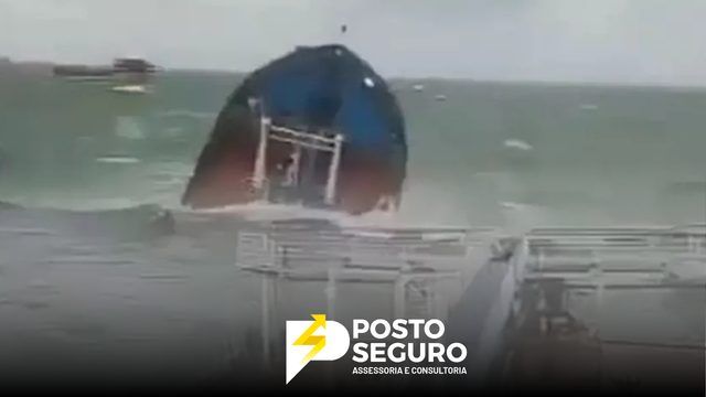 Petróleo vaza no Estreito de Kerch após navio russo se despedaçar em tempestade