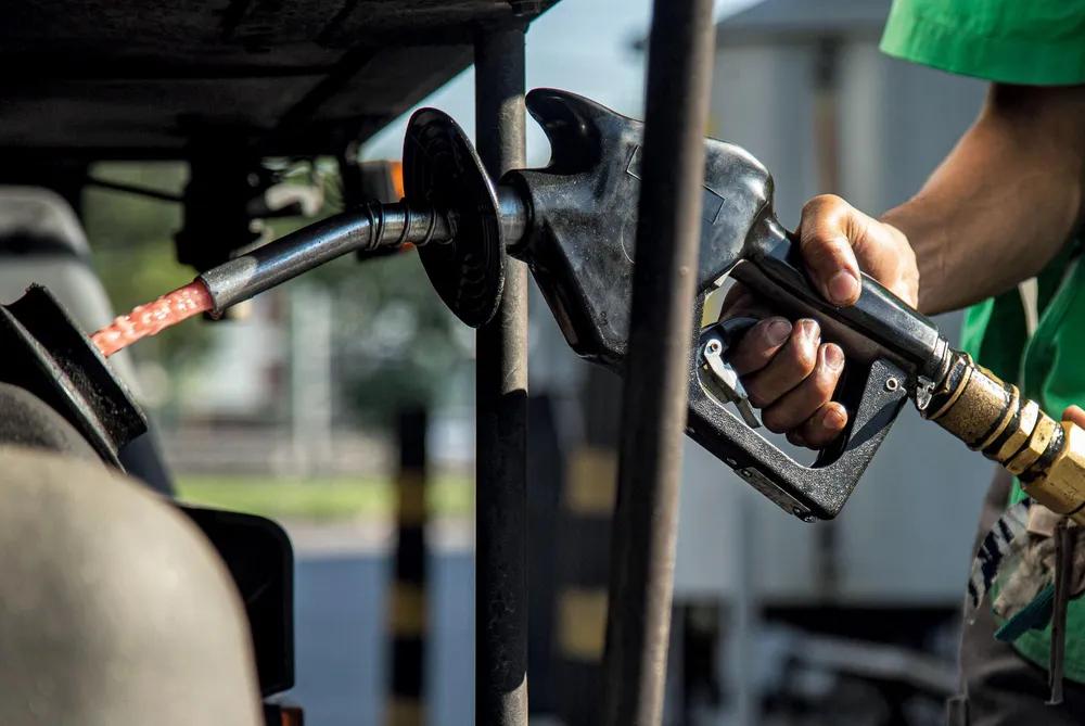 Gasolina e energia elétrica puxaram IPCA-15 para baixo em novembro