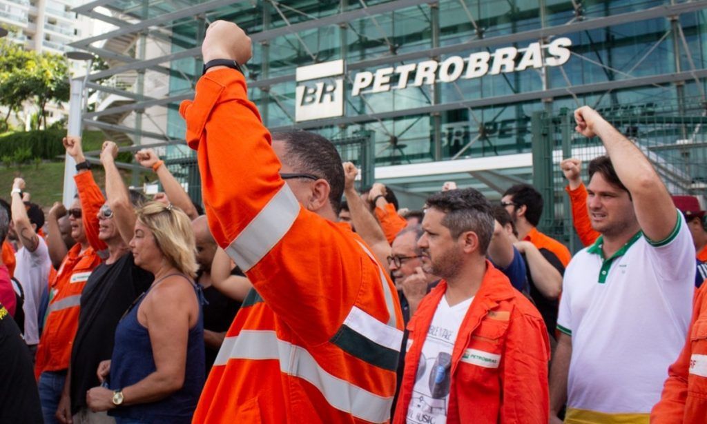 Sem acordo com Petrobras, petroleiros iniciam deliberação sobre greve por tempo indeterminado