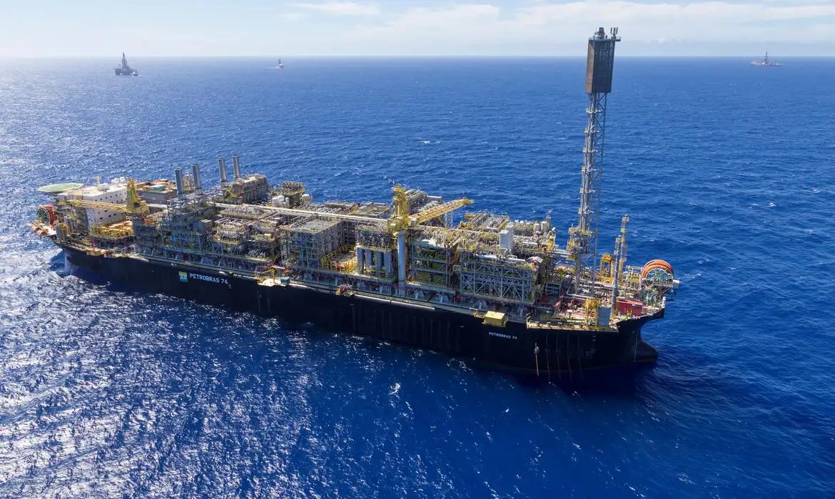 BP anuncia maior descoberta de petróleo e gás em 25 anos no pré-sal brasileiro