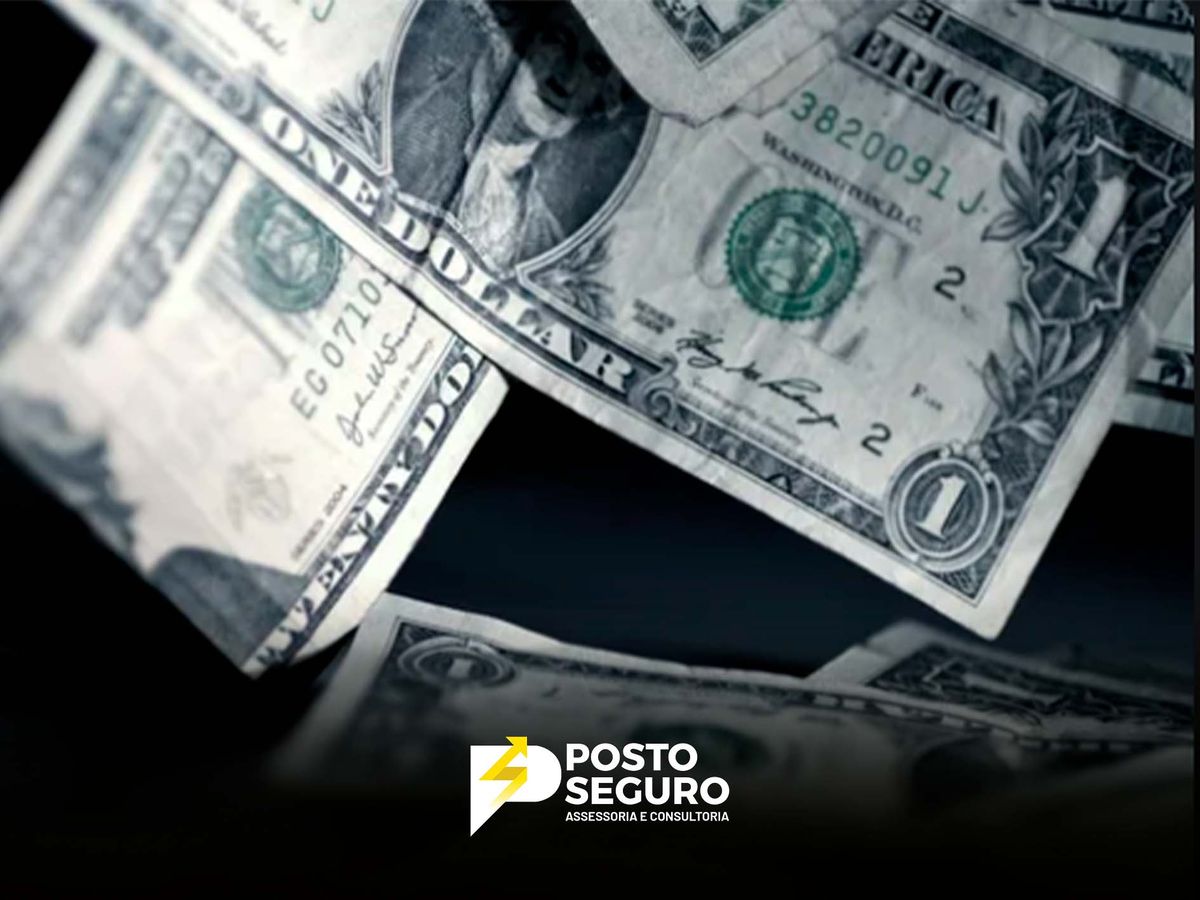 Dólar recua frente ao real após ajustes e em contraste com desempenho positivo anterior