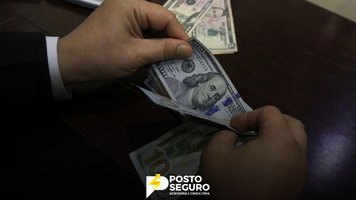Dólar atinge R$5,27 impulsionado por cenário externo; Banco Central mantém postura observadora