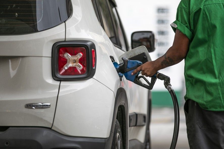 Distribuidoras correm para substituir Refit, dona da antiga Refinaria de Manguinhos, após interdição