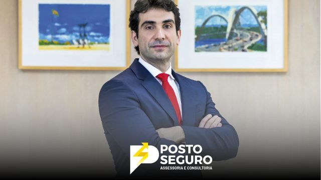 Dólar sobe 1% após indicação de Gabriel Galípolo no comando do BC e força do exterior.