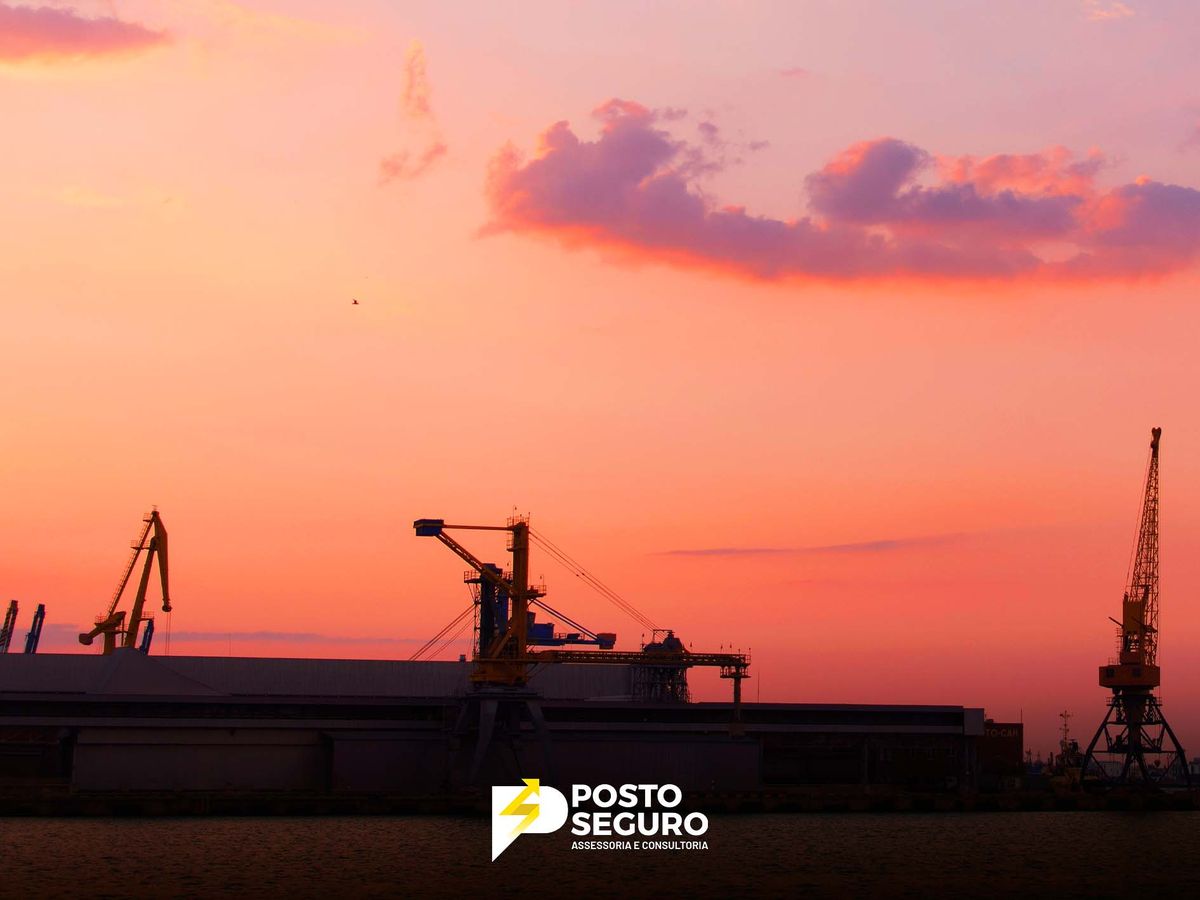 Petróleo fecha em alta e Fed indica expectativa baixa nas futuras inflações