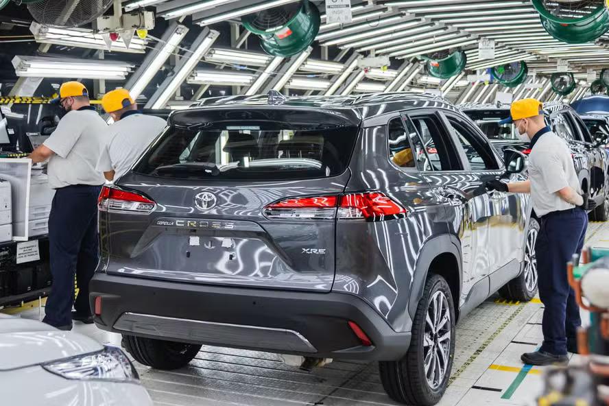 Toyota só deve voltar a produzir carros no Brasil em 2026