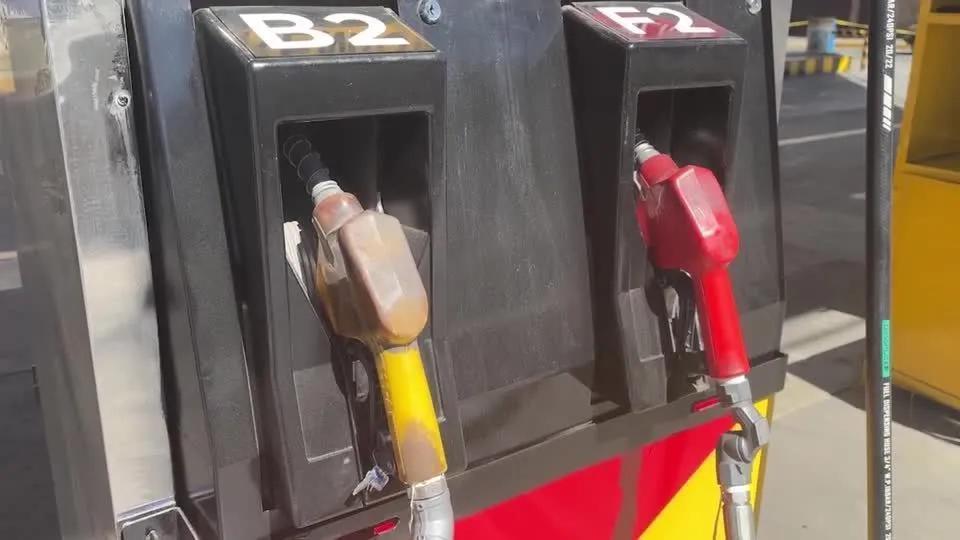 Bolivianos fazem filas em postos de gasolina em meio a estado de emergência