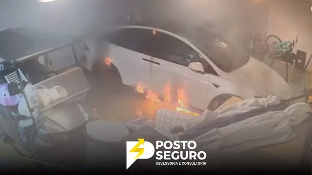 "Bombas-rélogios" Carros elétricos preocupam após passagem de furacão nos EUA.