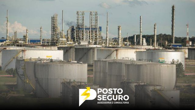 Refinarias privadas protestam contra Ministério de Minas e Energia após acusação de práticas anticoncorrenciais.