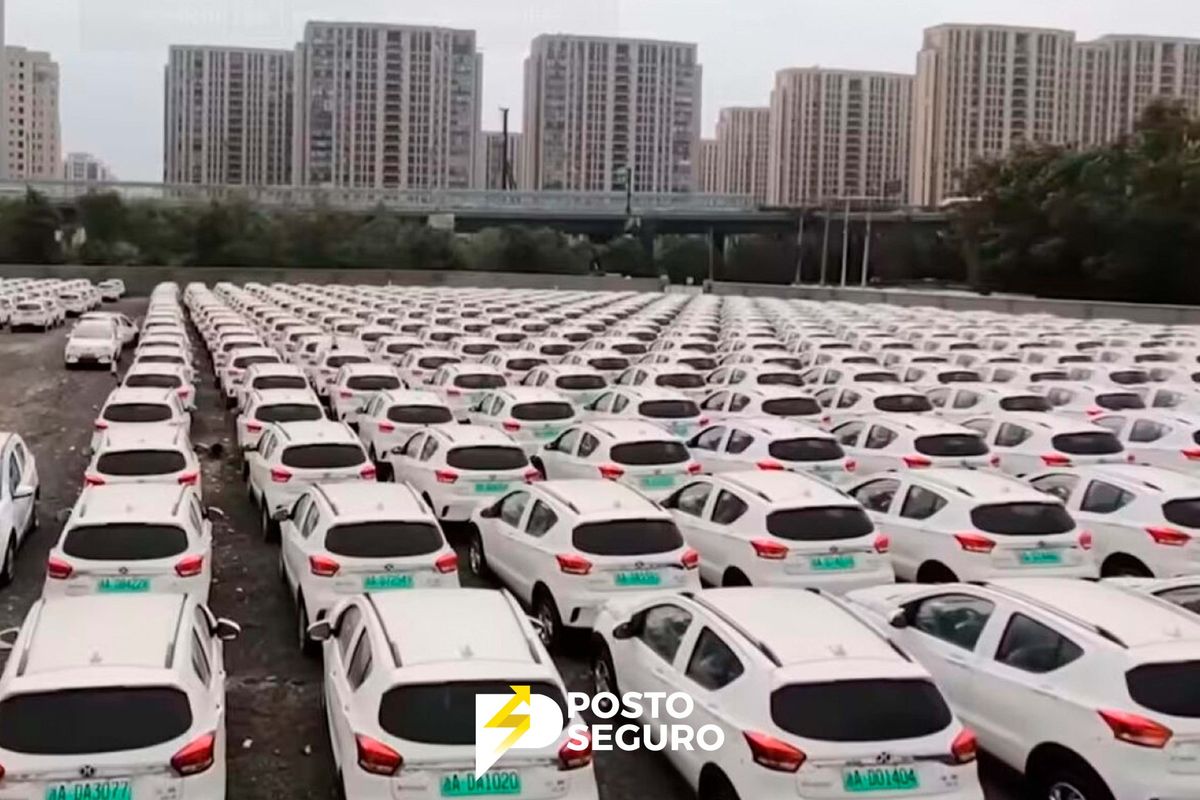 China corta preço de carro elétrico e painel solar
