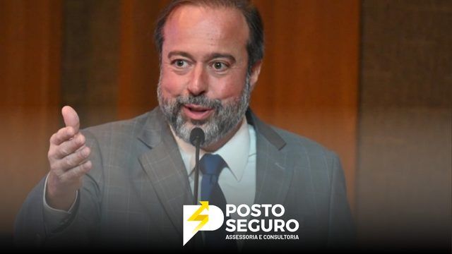 Silveira discute com chinesa CATL produção de baterias no Brasil