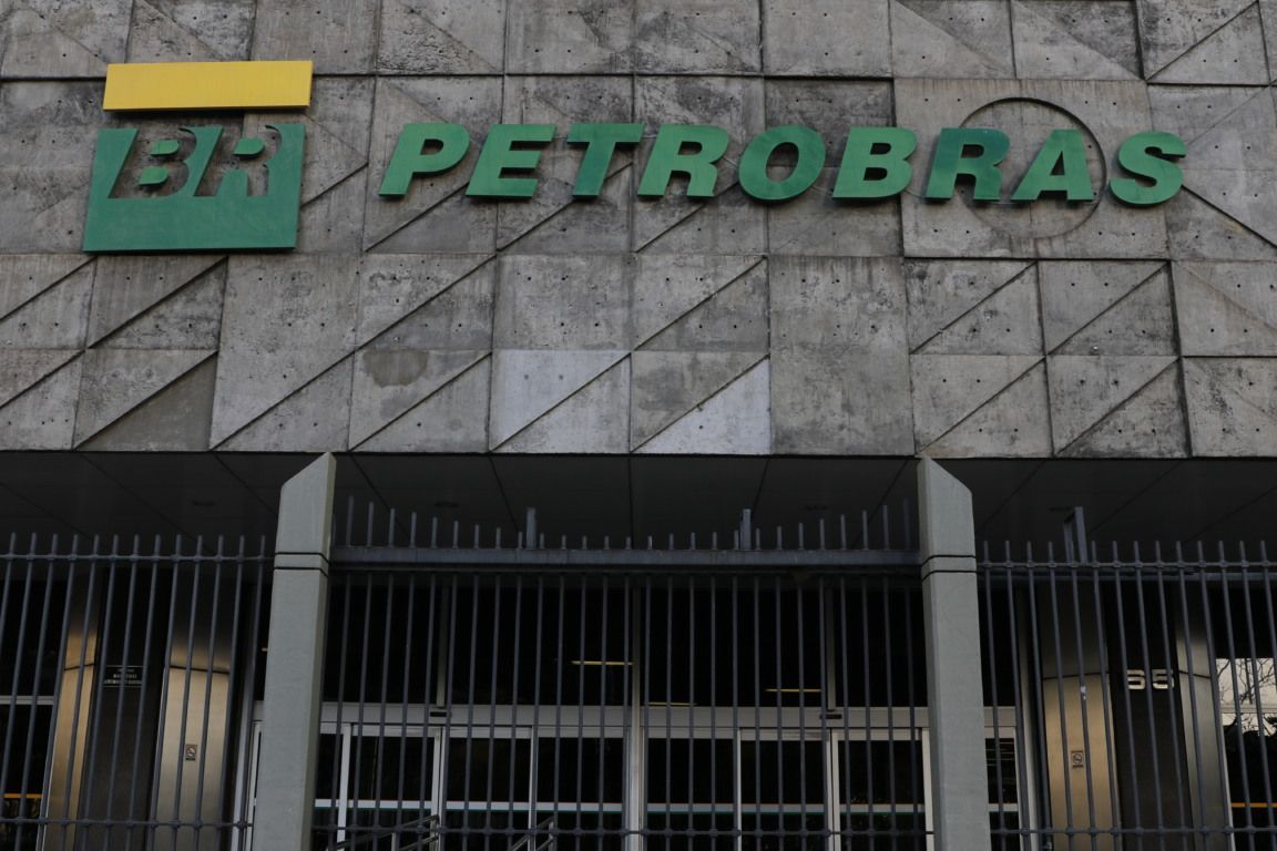 Petrobras (PETR4) deve cortar preço da gasolina em cerca de 5%, diz ASA -