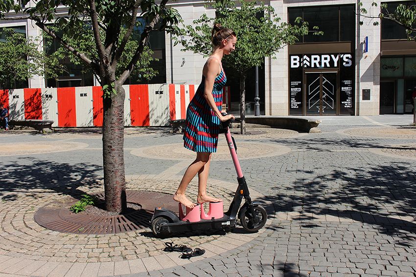 Image title for Lady Scooter