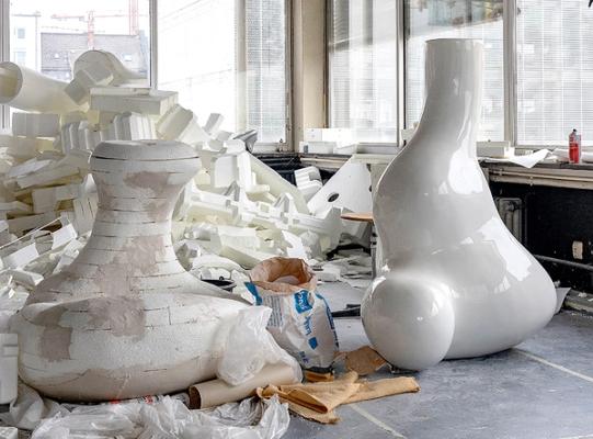 Cover image for Vases