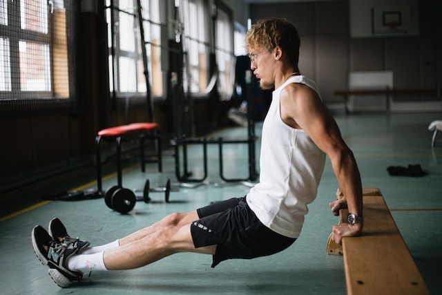 Effektive triceps øvelser for større arme i fitness