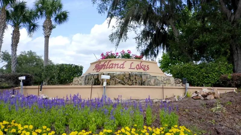 Monument sign located at the Highland Lakes entrance.