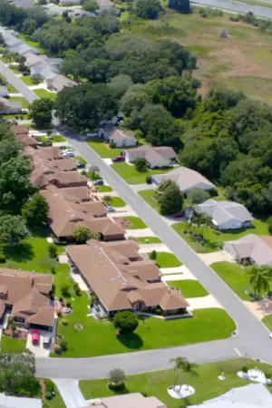 Aerial view of homes and villas in the Hihgland Lakes community.