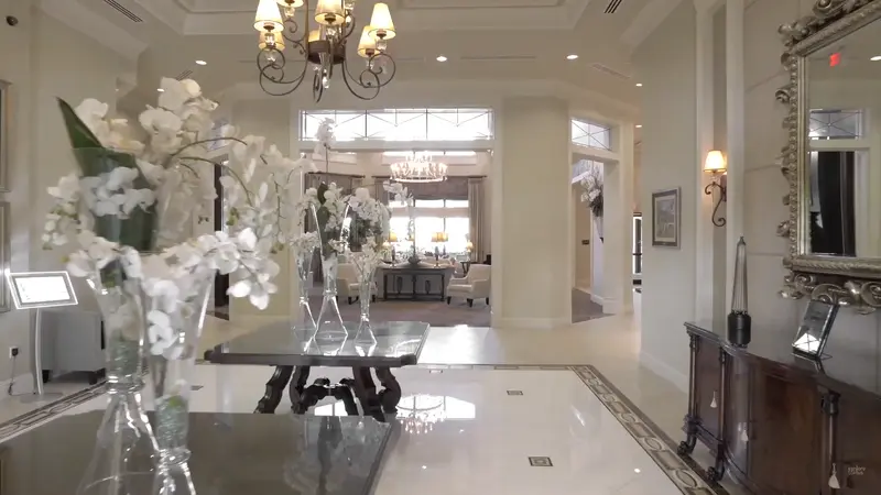 Elegant lobby entrance at Valencia Cove with stylish decor and chandeliers.