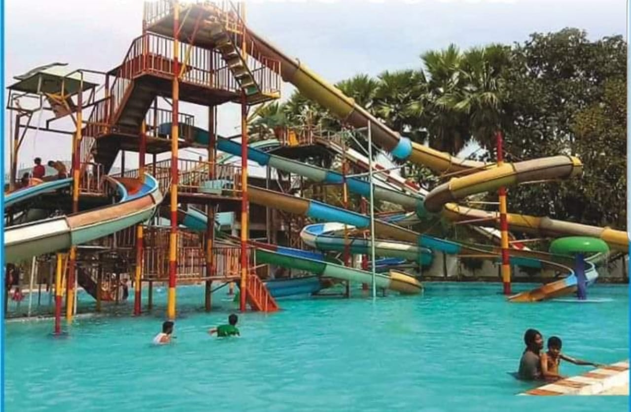 Multi-slide pool at Funcity Bareilly at Funcity Bareilly Banquet Lawns