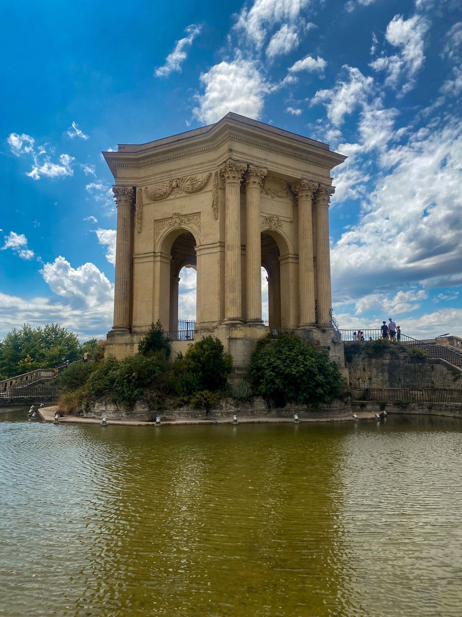 The Château d'Eau at the Promenade du Peyrou in Montpellier, with its basin in the foreground.