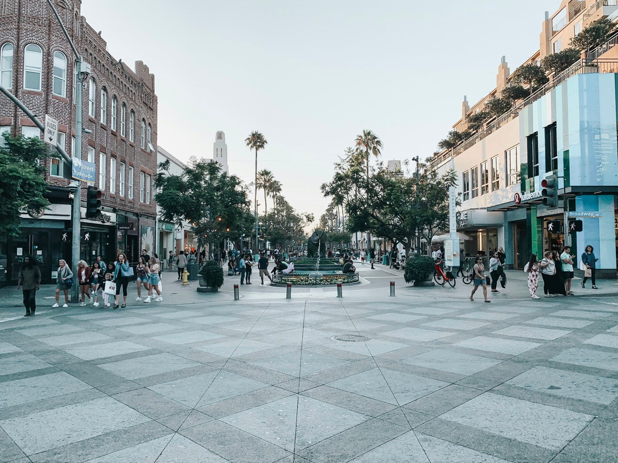 People walking along a pedestrian shopping street in Santa Monica