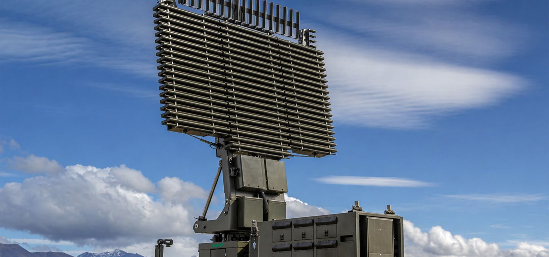 Reengineering radar consoles for civil and military applications