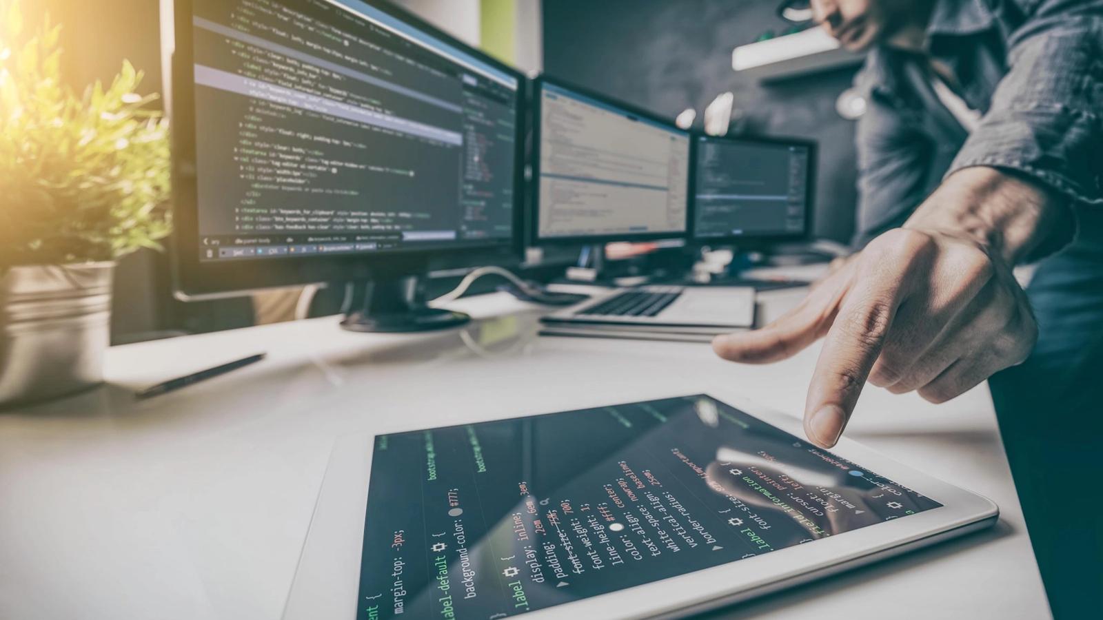 Low code platforms: trends and benefits