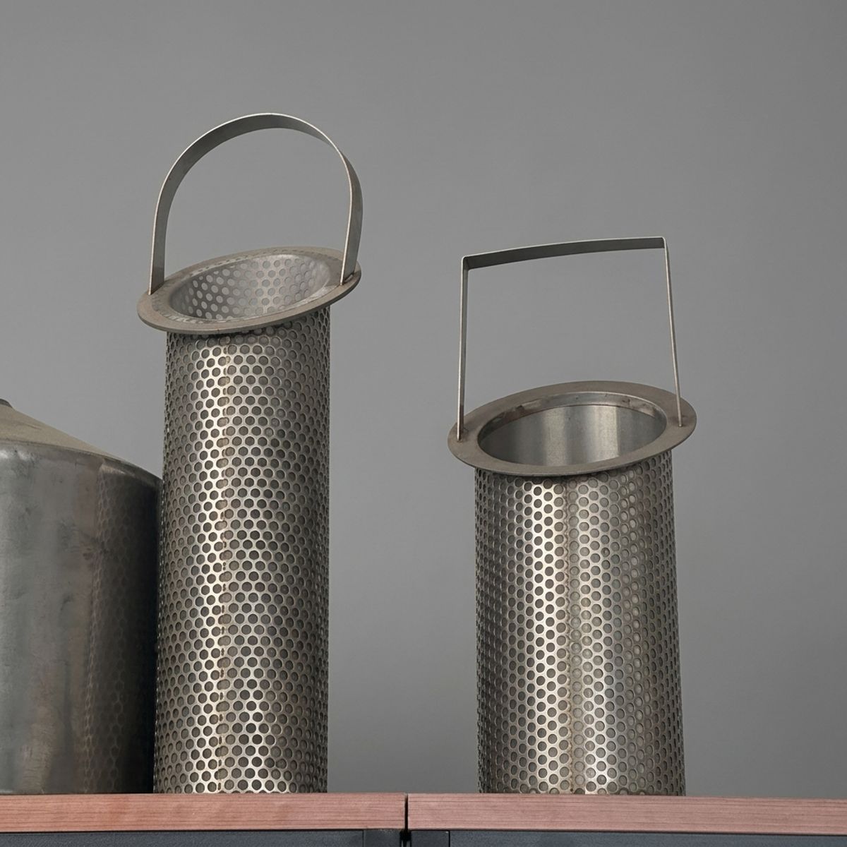 Double-layer perforated and woven mesh filter baskets for wastewater straining