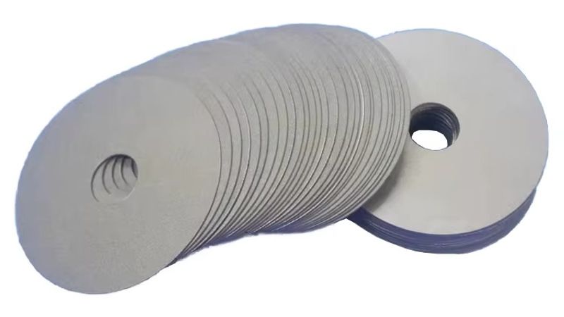 Sintered stainless steel filter disc used for API crystallization slurry filtration in a pharmaceutical Nutsche filter dryer