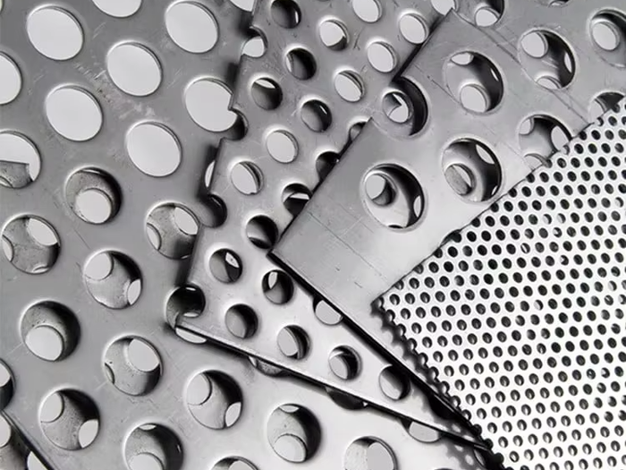 Metal mesh strips processed for filter support parts