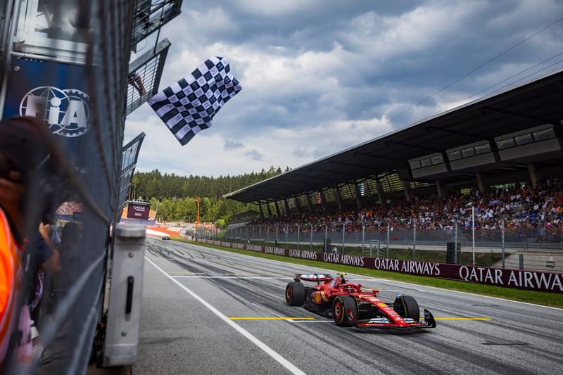 Mitä ottaa mukaan Formula 1 -kisaan: opas ja vinkit matkalle
