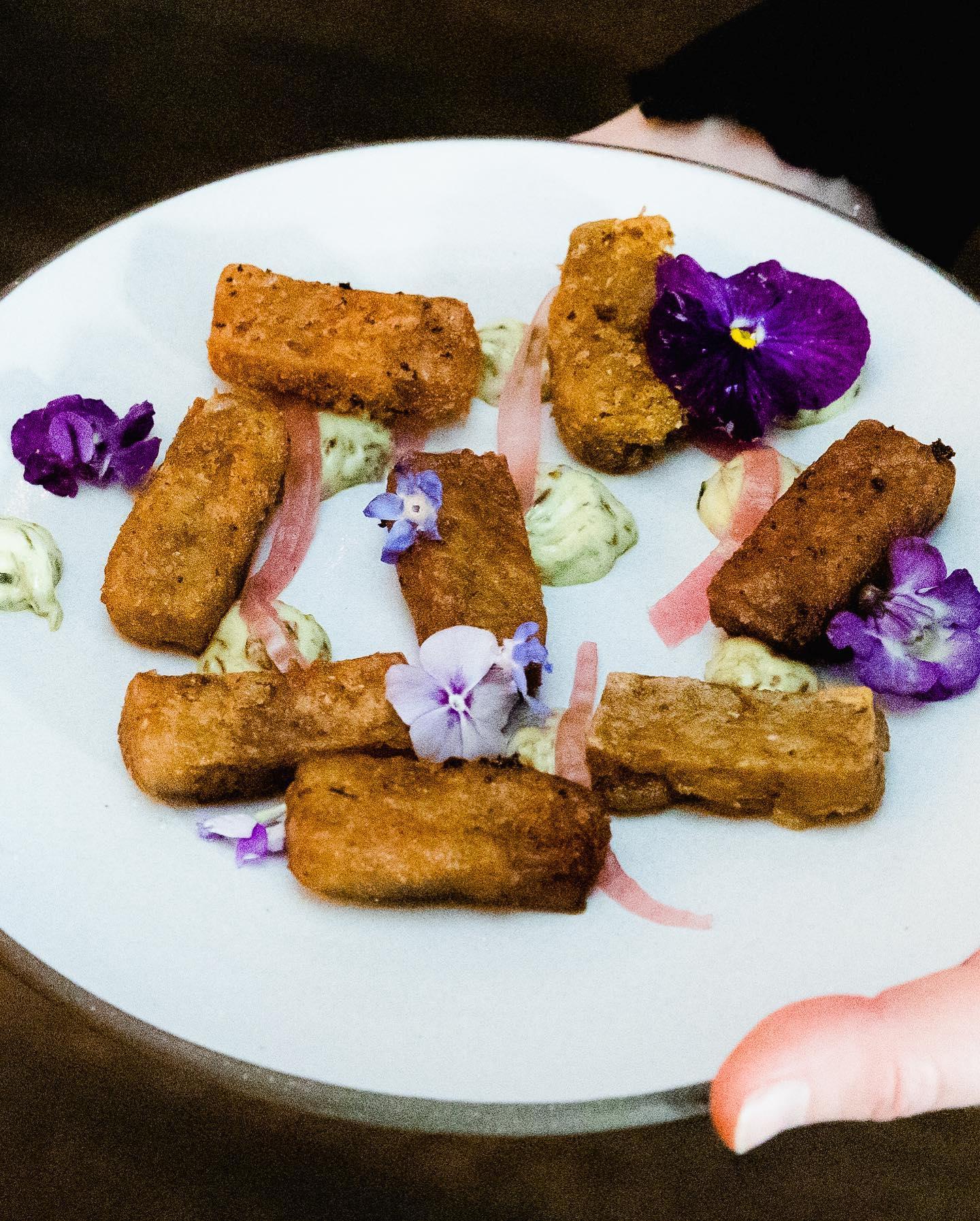 FOOD ON DINNER PLATE DINNER PARTY