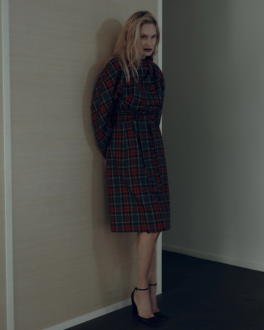 Coat Vivienne Westwood, Shoes Alaïa, Earrings Panconesi