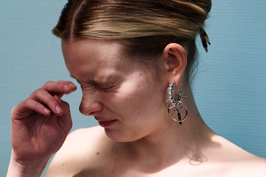 Top Timsto, Earrings Justine Clenquet

